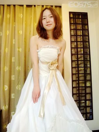 杨弘穿婚纱的照片_第一次穿婚纱的模样