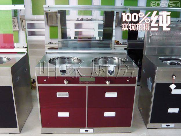 浙江欧帝电器有限公司是一家专业从事高档厨房电器产品(油烟机 消毒柜燃气灶 集成灶)设计、生产及营销的集团化企业,公司总部坐落于中国厨具之都浙江省嵊州市,紧靠杭涌高速公路和104国道,厂房占地面积过万平方米,07年移迁新厂址后,企业规模比原来扩大了近一倍。公司目前有员工300余名,各类专业技术人员100余名,拥有价值600多万的烟机、灶具等数条现代化流水生产线、各种机械设备30多台、自主研制开发模具40多款,拥有价值100多万的实验室及实验设备。 为方便绍兴的网友,现欧帝电器在绍兴袍江设有展示区及提货仓库,