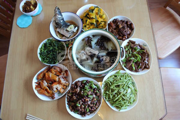 八菜一汤的大聚餐