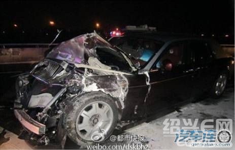 劳斯莱斯车头瞬间报废…驾驶员是温州人,27岁,车子是他叔叔的,高清图片