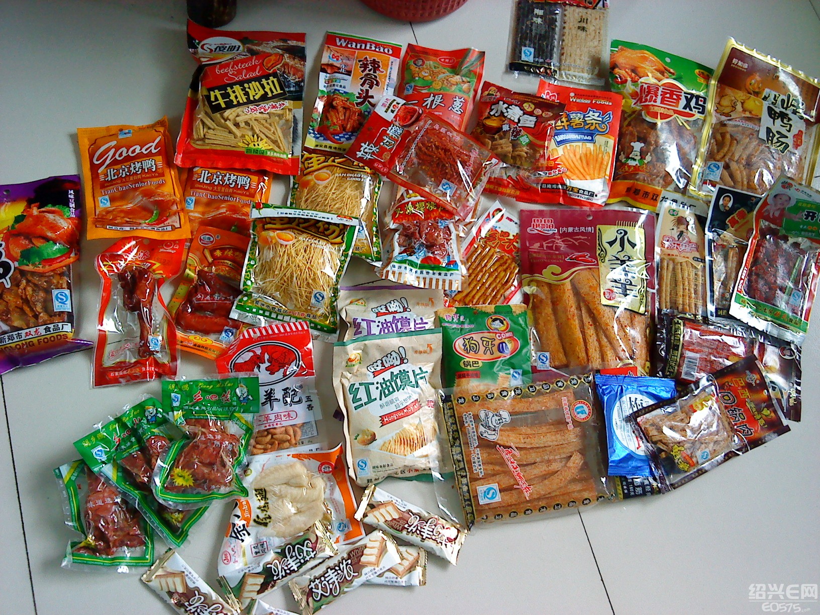谁是办公室零食大王:拿起手机随手拍,比比谁的零食多!