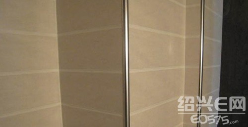 瓷砖阳角(外角)做瓷砖护角.