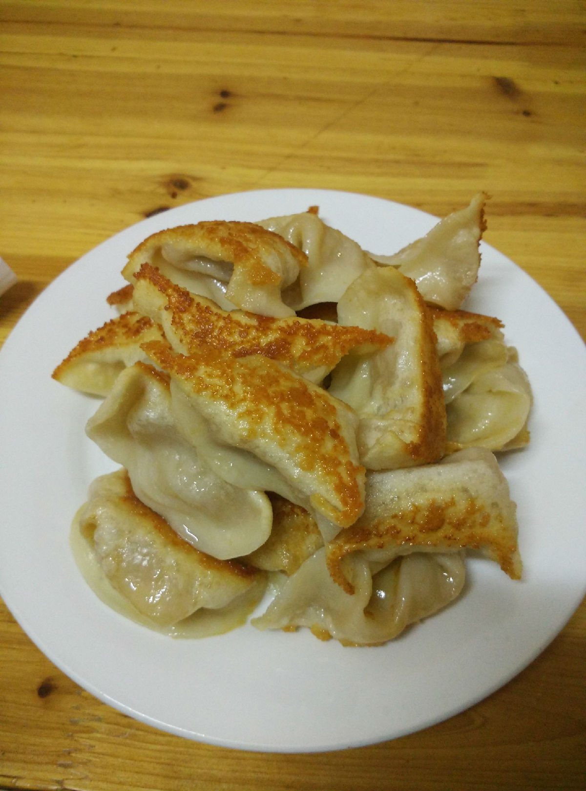 这几天各种风在推广昌安立交桥的烤饺,我来推荐下高立花园门口的那家