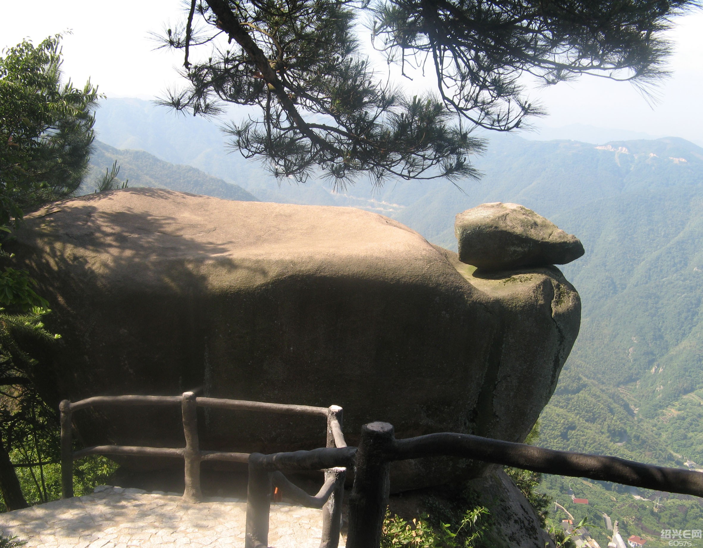 秋色怡人嵊州四明山