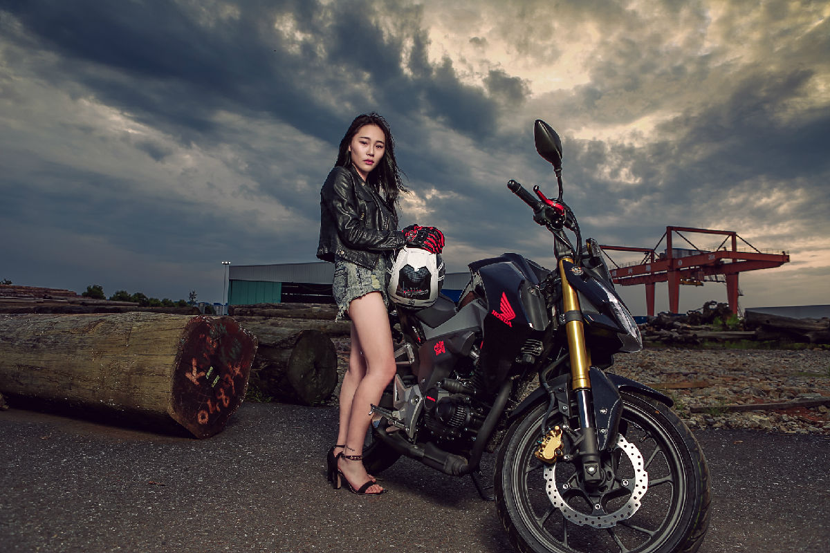 机车与美女|人像摄影
