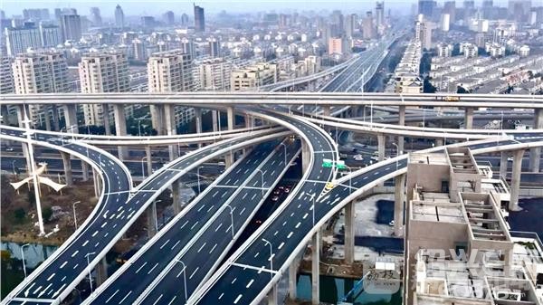 800万盐阜人民翘首以盼的盐城市内环高架快速路网正式实行通车,通车将