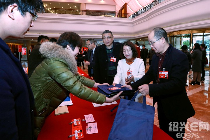 ...委员陆续报到,绍兴市越城区进入两会时间图片 100431 720x480