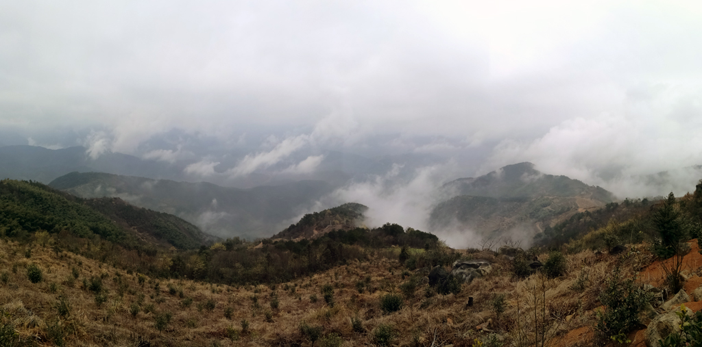雨雾蒙蒙中徒步覆卮山--秀峰寺环线