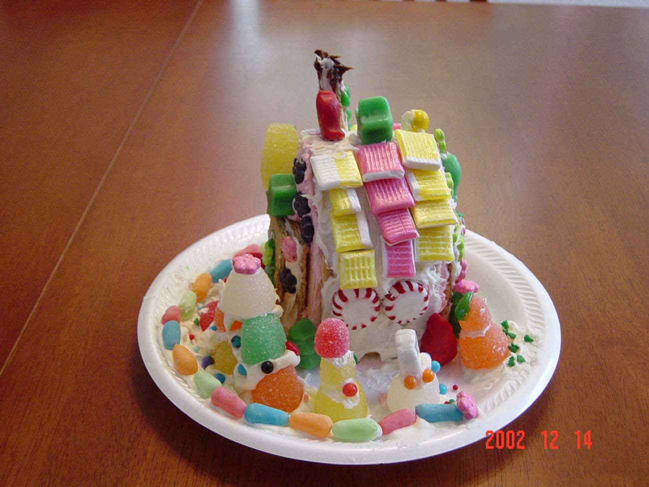 秀秀我家女儿6岁时候用糖果搭的房子|我的E网