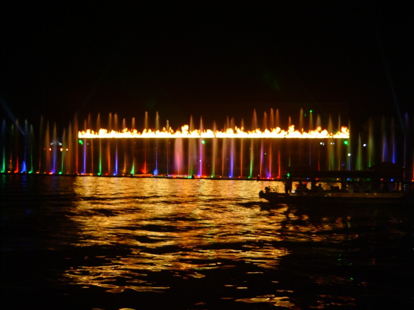 2010年8月14日晚8:30 稽山公园灯光秀表演《大美绍兴》