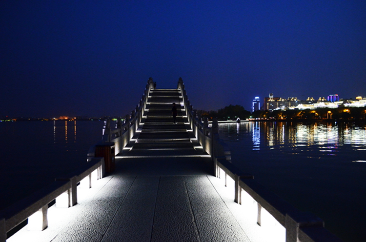 夜色瓜渚湖