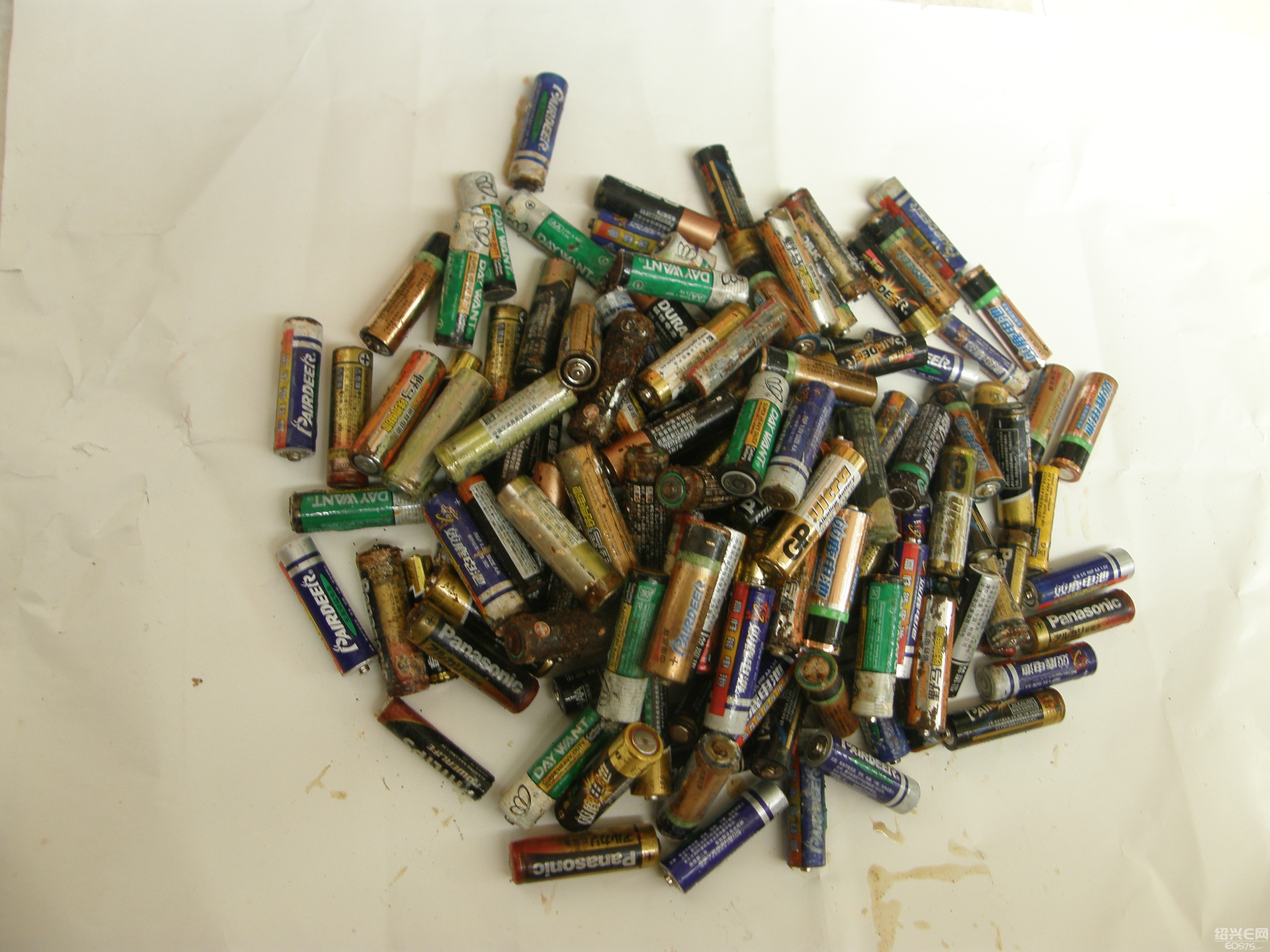 五年积攒下来的废旧电池该如何处理