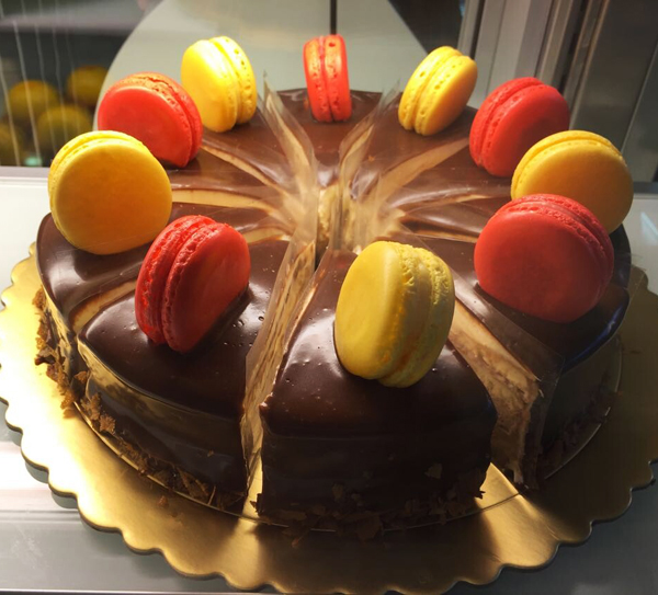 **吉拉多**尝出生活艺术~~~马卡龙--蛋糕--冰淇淋--巧克力~~欢迎抢鲜